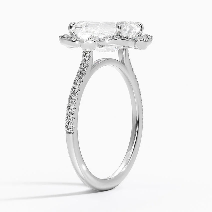 Nelly Vintage Accents (Round Side Stones) Lab Diamond Ring in 18K Gold - Emerald