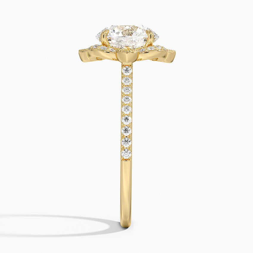Nelly Vintage Accents (Round Side Stones) Lab Diamond Ring in 18K Gold - Round