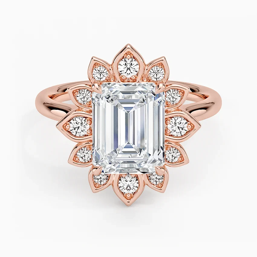 Liebe Vintage Accents (Round Side Stones) Lab Diamond Ring in 18K Gold - Emerald