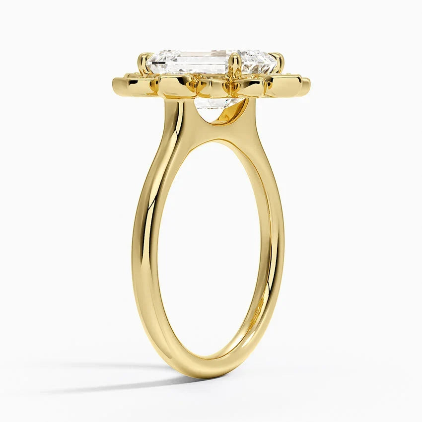 Liebe Vintage Accents (Round Side Stones) Lab Diamond Ring in 18K Gold - Emerald