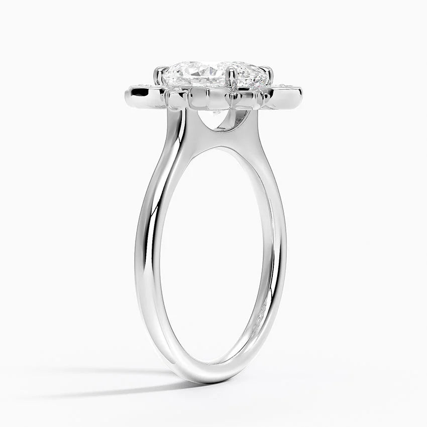 Liebe Vintage Accents (Round Side Stones) Lab Diamond Ring in 18K Gold - Oval