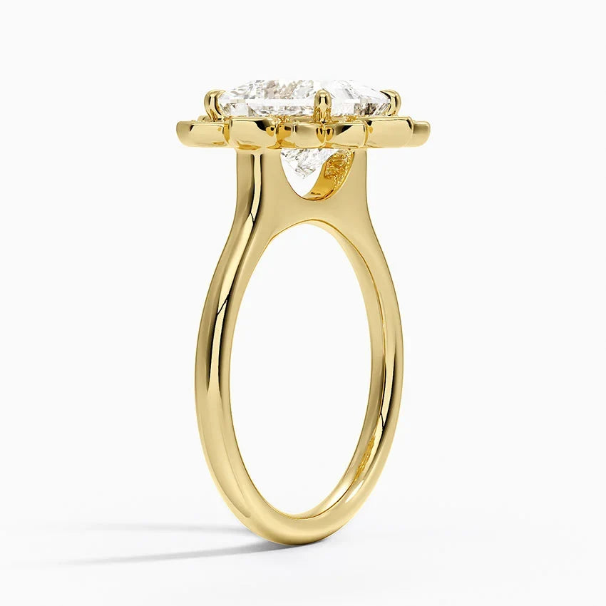 Liebe Vintage Accents (Round Side Stones) Lab Diamond Ring in 18K Gold - Princess