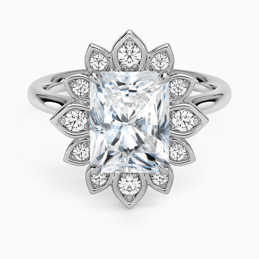 Liebe Vintage Accents (Round Side Stones) Lab Diamond Ring in 18K Gold - Radiant