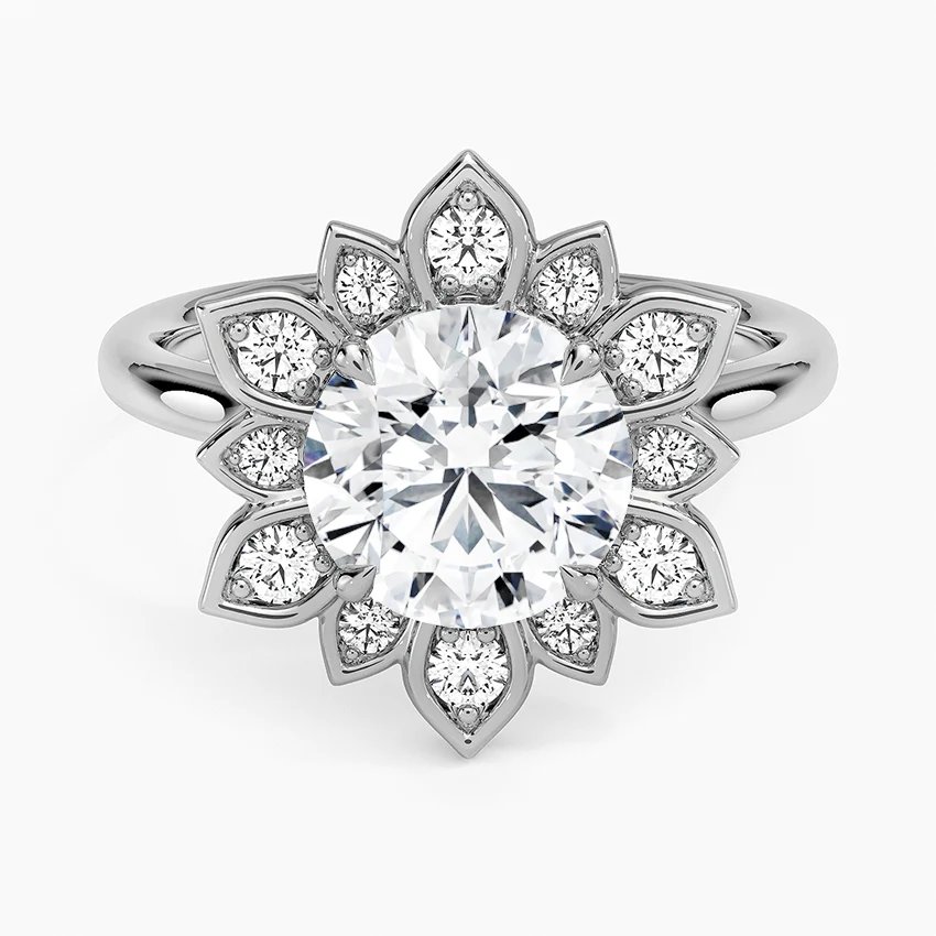 Liebe Vintage Accents (Round Side Stones) Lab Diamond Ring in 18K Gold - Round