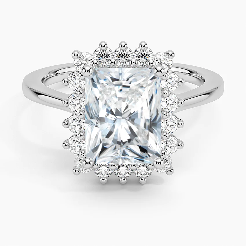Liubov Vintage Accents (Round Side Stones) Lab Diamond Ring in 18K Gold - Radiant