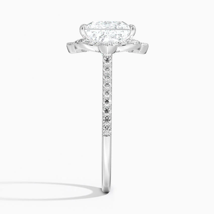 Nelly Vintage Accents (Round Side Stones) Lab Diamond Ring in 18K Gold - Princess
