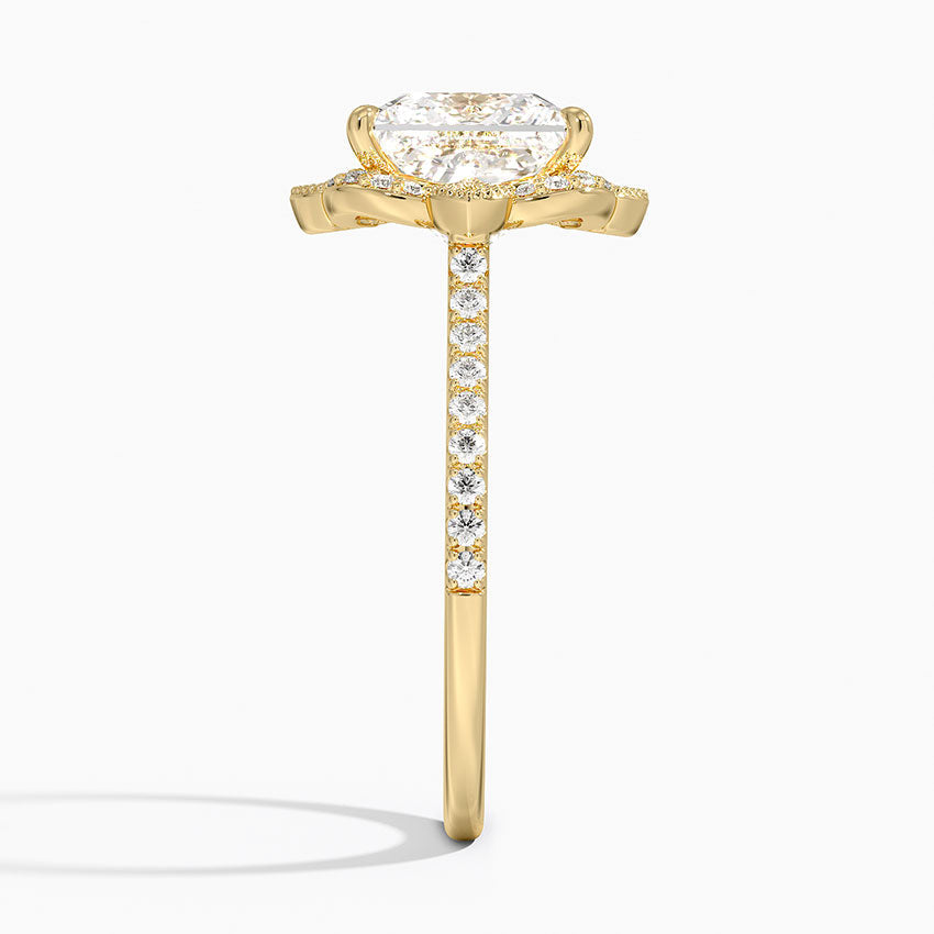 Nelly Vintage Accents (Round Side Stones) Lab Diamond Ring in 18K Gold - Princess