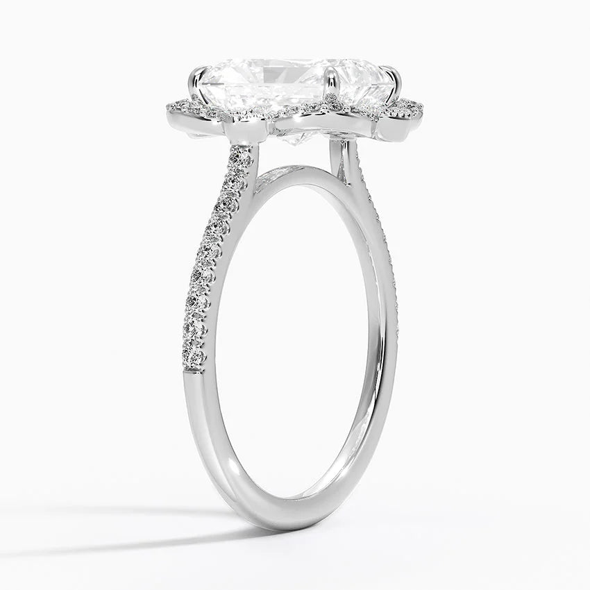 Nelly Vintage Accents (Round Side Stones) Lab Diamond Ring in 18K Gold - Radiant