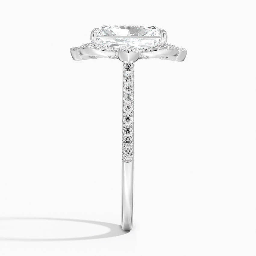 Nelly Vintage Accents (Round Side Stones) Lab Diamond Ring in 18K Gold - Radiant